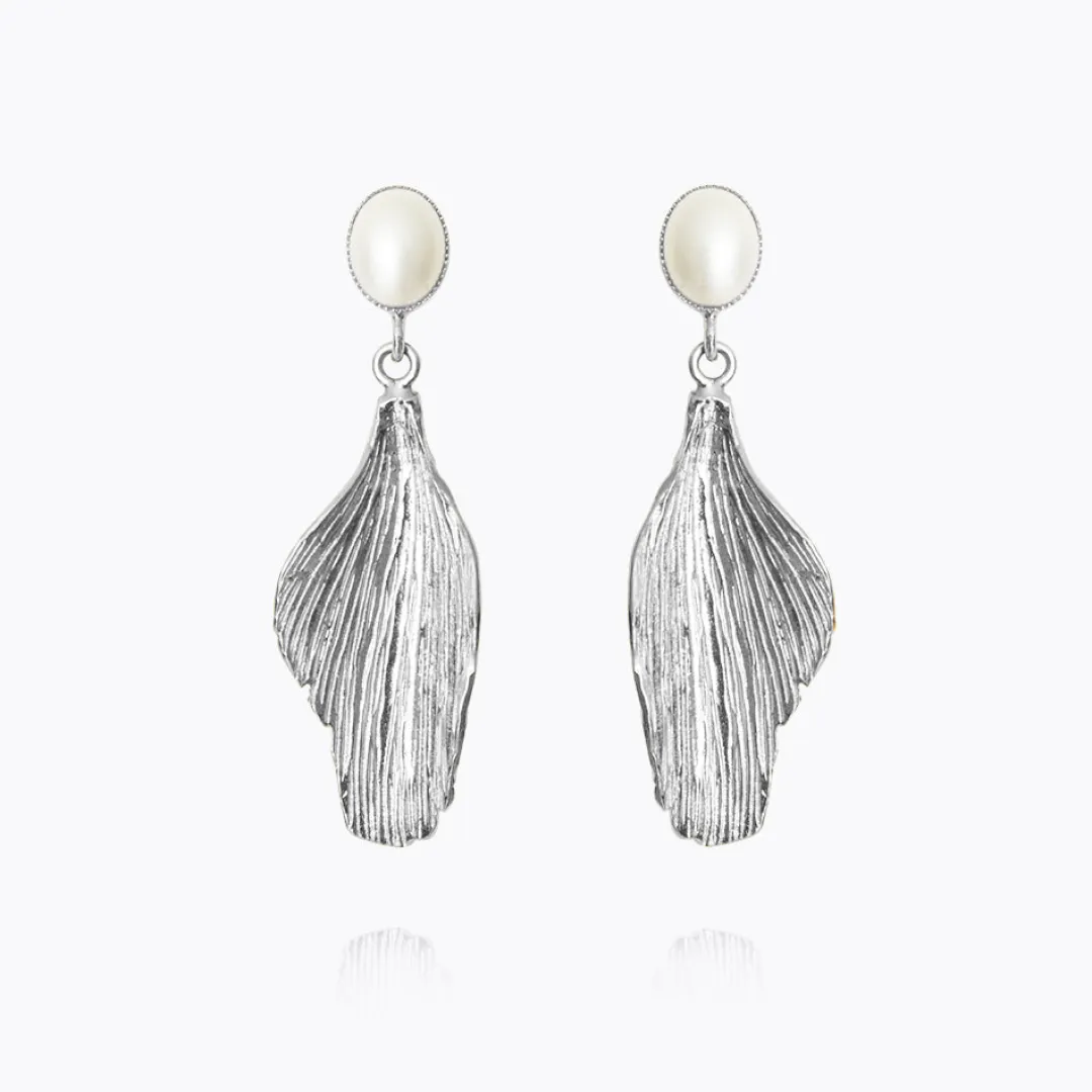 Caroline Svedbom Mini Golden Leaf Earrings/Pearl Best